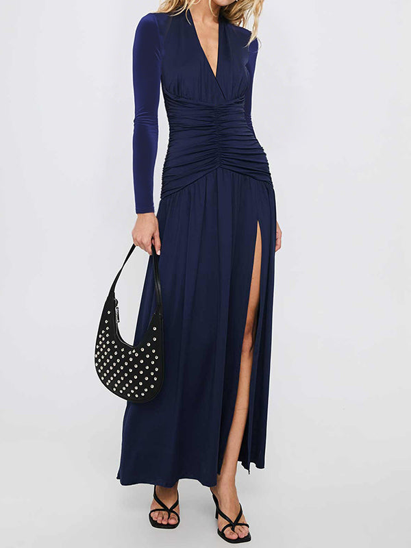 Robe longue moulante plissée fendue sur le côté coupe trapèze, à empiècements, à décolleté en V profond, couleur unie