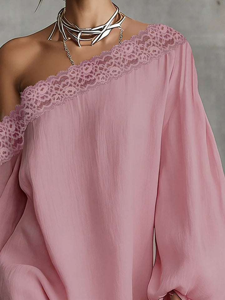 Robe courte ample à manches longues, à empiècements, asymétrique à une épaule, couleur unie