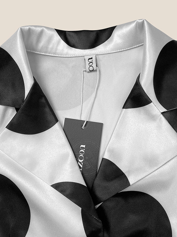 Robe chemise coupe trapèze, sans manches, à pois, à empiècements, à taille nouée, à col revers