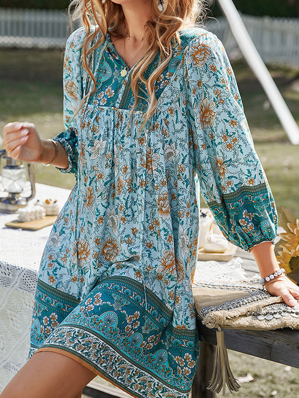 Robe courte ample plissée coupe trapèze, à imprimé floral, à col en V, couleur contrastée