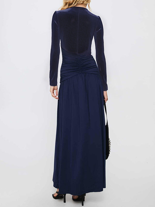 Robe longue moulante plissée fendue sur le côté coupe trapèze, à empiècements, à décolleté en V profond, couleur unie