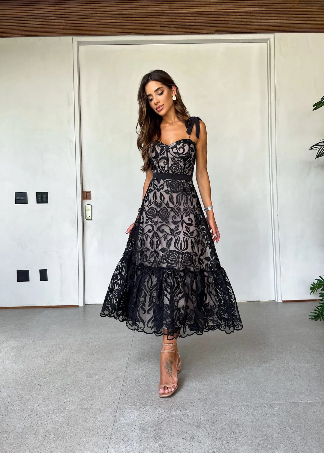 Luciana - Robe midi en dentelle avec nœuds