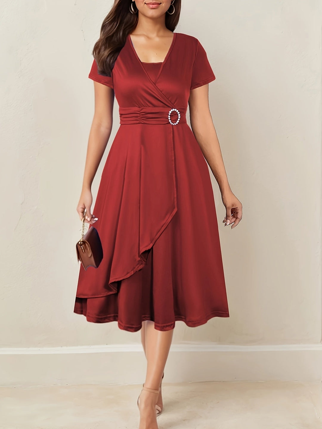 Elisa | Robe midi à encolure en V avec ourlet asymétrique