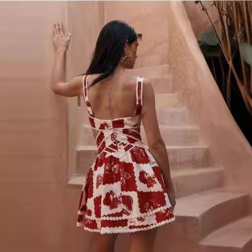 Paloma - Robe courte avec ornements floraux