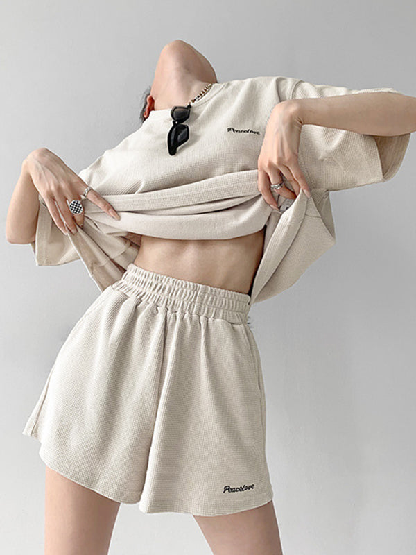 Ensemble deux pièces T-Shirt à manches courtes et col rond fendu + Short à taille élastique