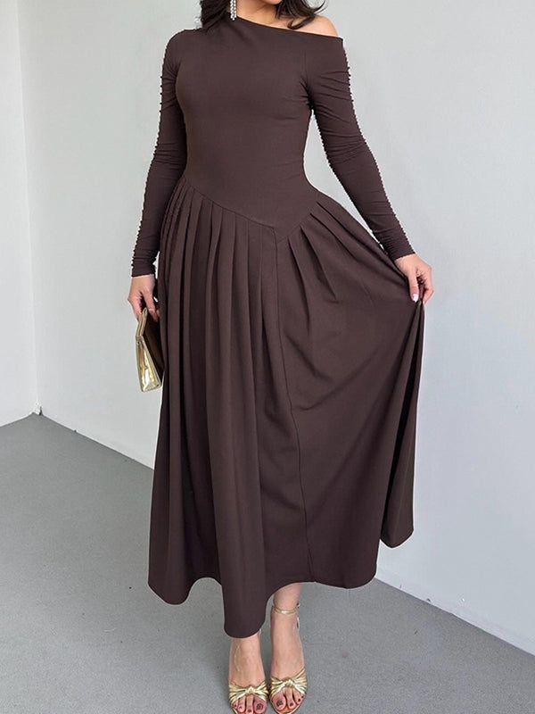 Robe longue moulante asymétrique plissée coupe trapèze, à empiècements, asymétrique à une épaule, couleur unie