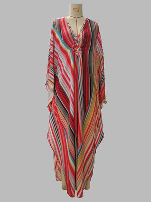 Robe longue ample imprimée rayée à manches chauve-souris, à empiècements, à col en V
