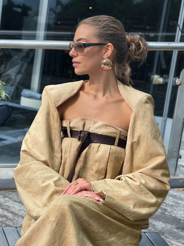 Ensemble deux pièces boutonné à manches longues, sans col, à jambes larges, avec ceinture – veste + haut + combinaison