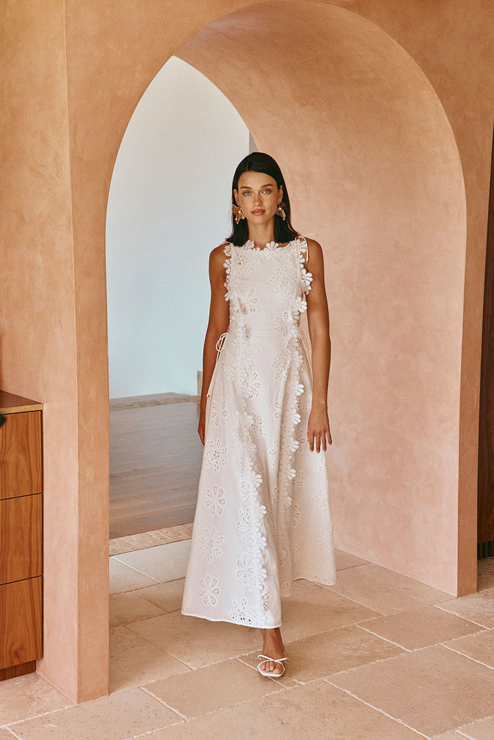 Elise | Robe midi sans manches brodée