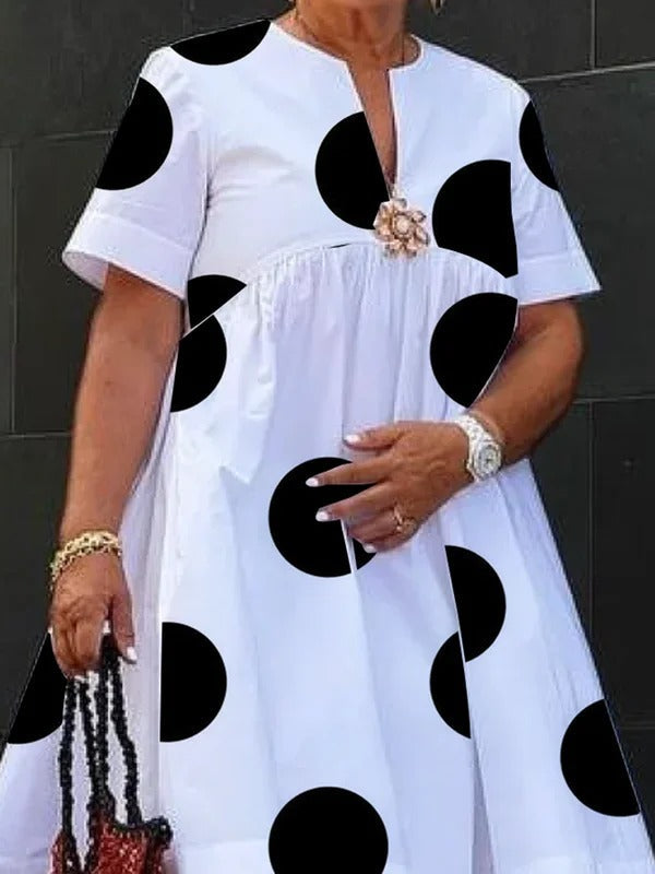 Robe mi-longue plissée imprimée coupe trapèze, à manches courtes, à pois, à empiècements, à col rond