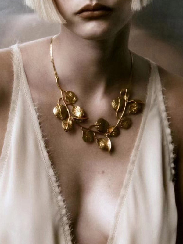 Collier en forme de feuilles, couleur unie
