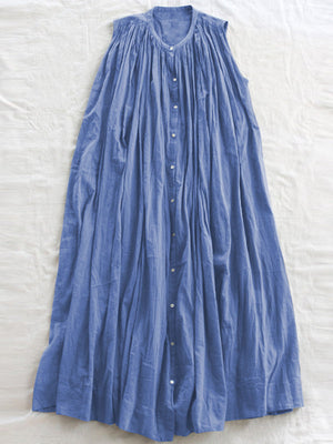 Robe mi-longue ample plissée transparente sans manches, à col rond