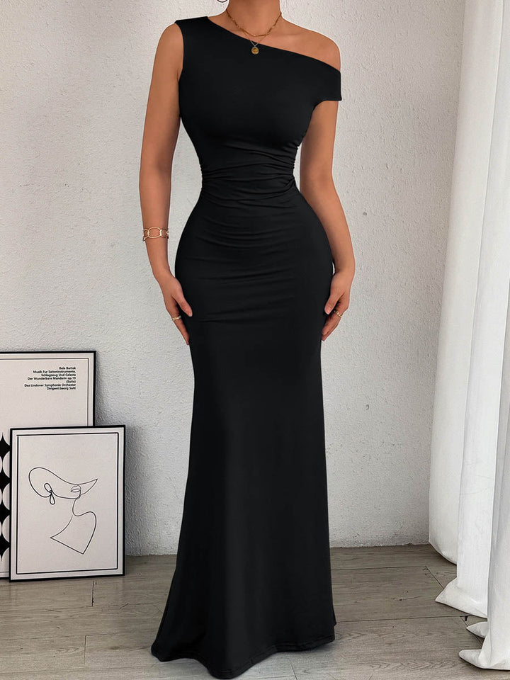Robe longue moulante asymétrique plissée fendue sur le côté taille haute, asymétrique à une épaule, couleur unie