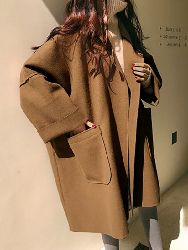 Manteau en laine ample boutonné à manches longues, à poches, à empiècements, à col cranté, couleur unie