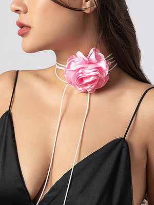 Collier délicat en forme de fleur