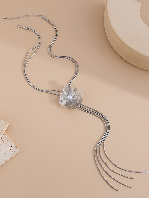 Collier en forme de fleur, à pompons