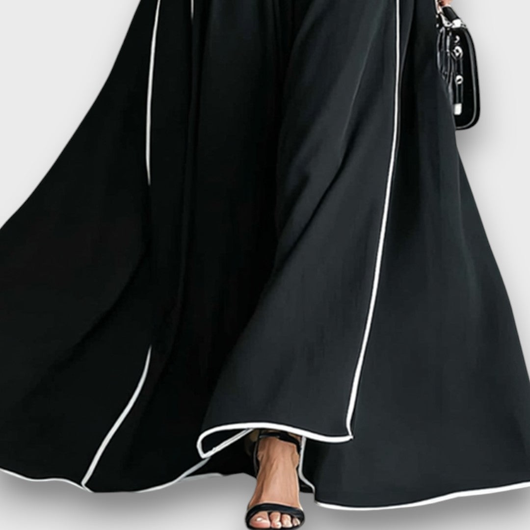 Marceline – Robe maxi noire avec coutures blanches