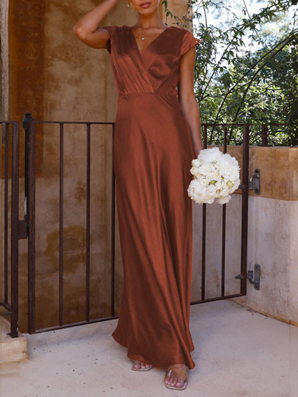 Robe longue ample plissée à manches courtes, à empiècements, à col en V, couleur unie