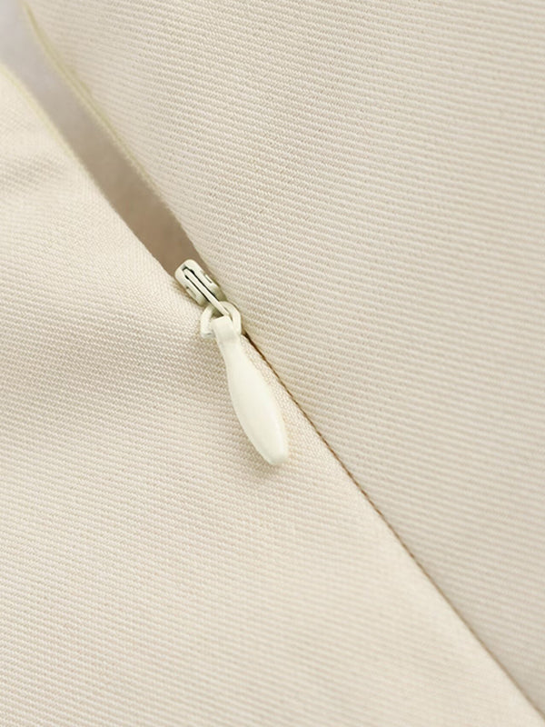 Robe courte ample plissée coupe trapèze, à empiècements, à fermeture éclair, à col rond, couleur unie