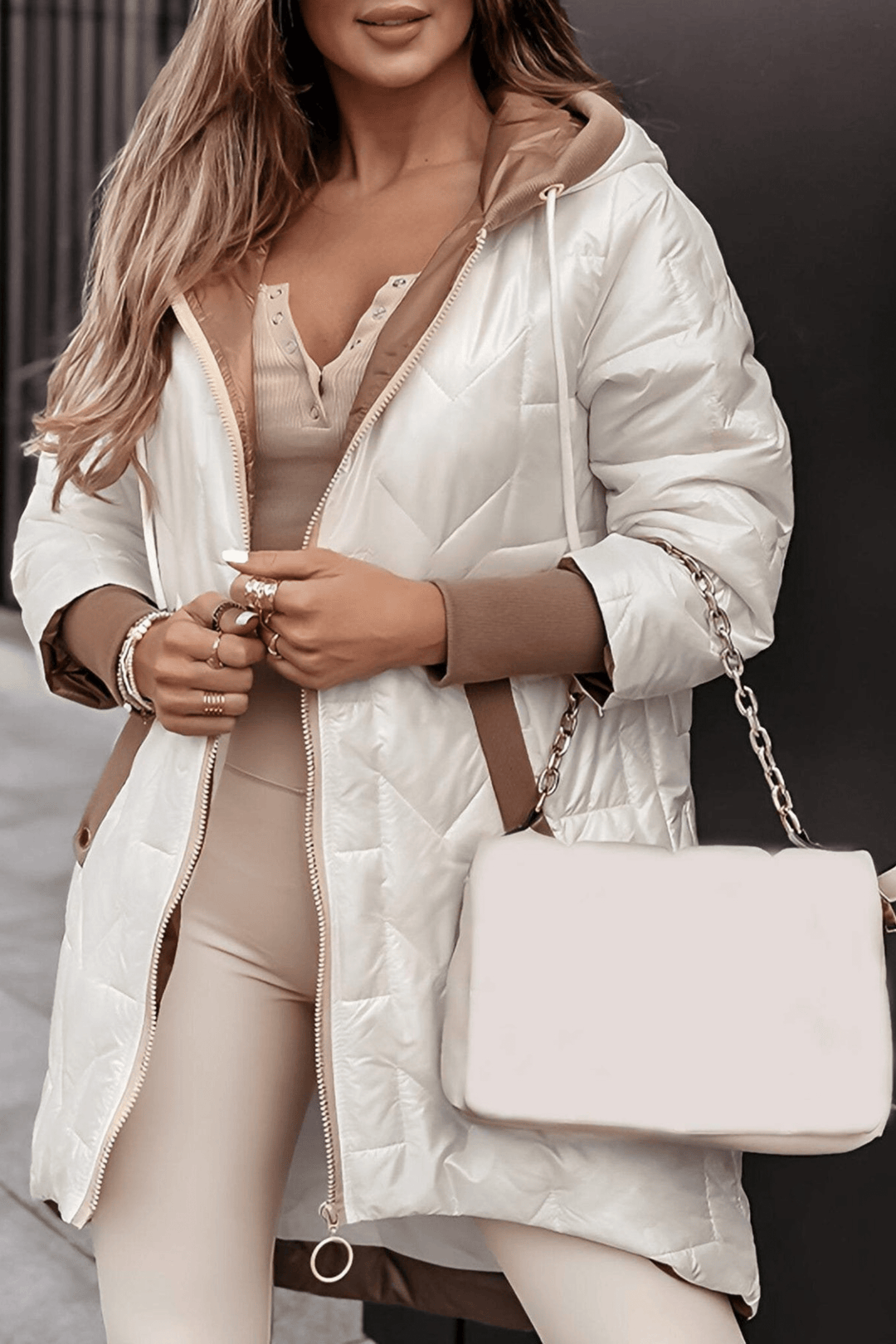 LEILA | Manteau d'hiver pour femmes avec capuche et fermeture éclair en couleur unie
