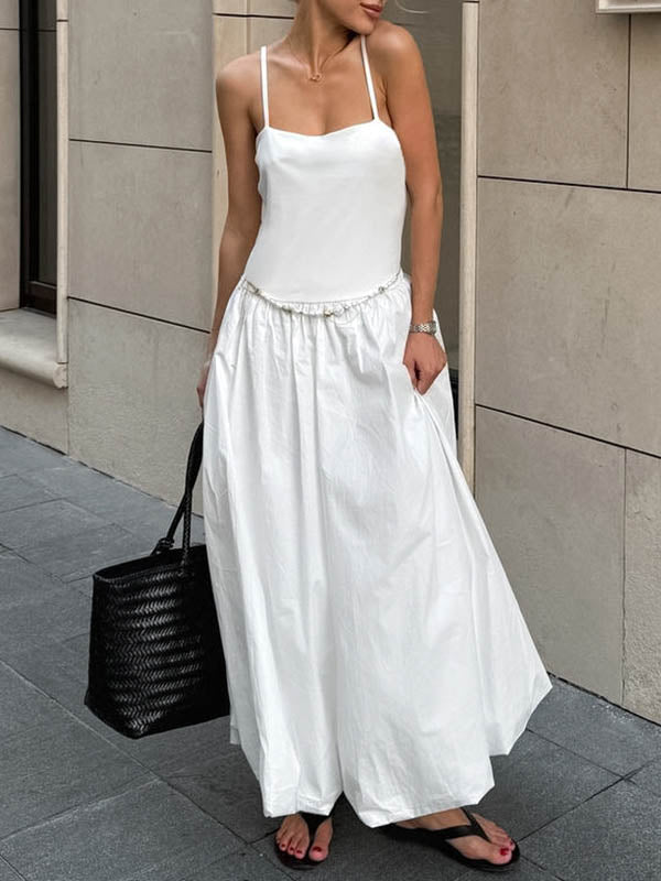 Robe mi-longue ample plissée sans manches, à empiècements, à fines bretelles, couleur unie
