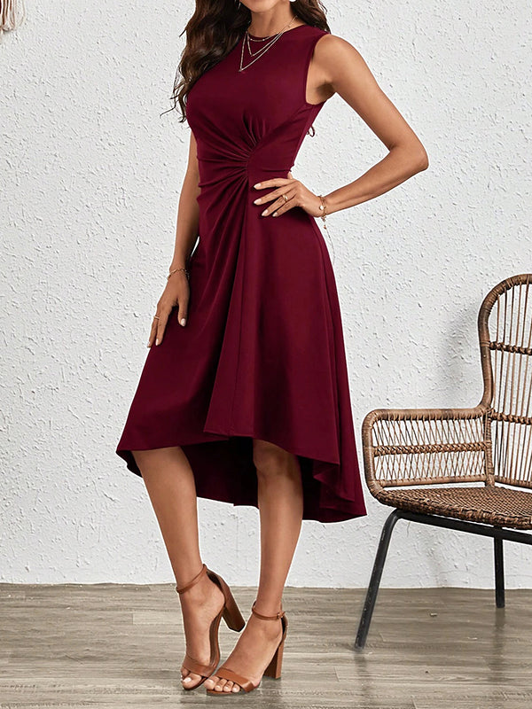 Robe mi-longue asymétrique plissée coupe trapèze, taille haute, à empiècements, à col rond, couleur unie