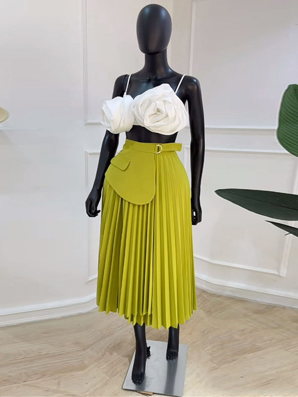 Jupe asymétrique plissée coupe trapèze, taille haute, à empiècements, couleur unie