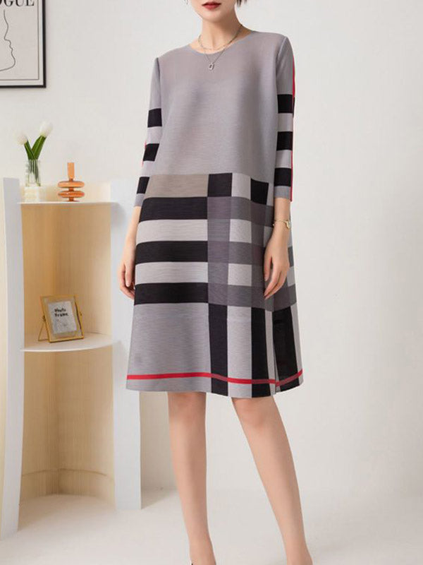 Robe courte ample plissée coupe trapèze, à carreaux, à col rond, couleur contrastée