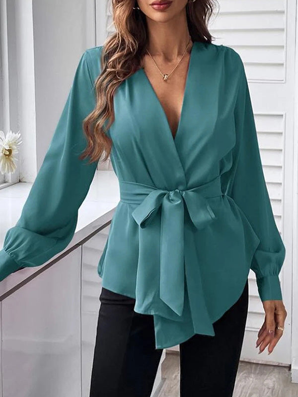 Chemisier ample plissé à manches bouffantes, à empiècements, à taille nouée, à col en V, couleur unie