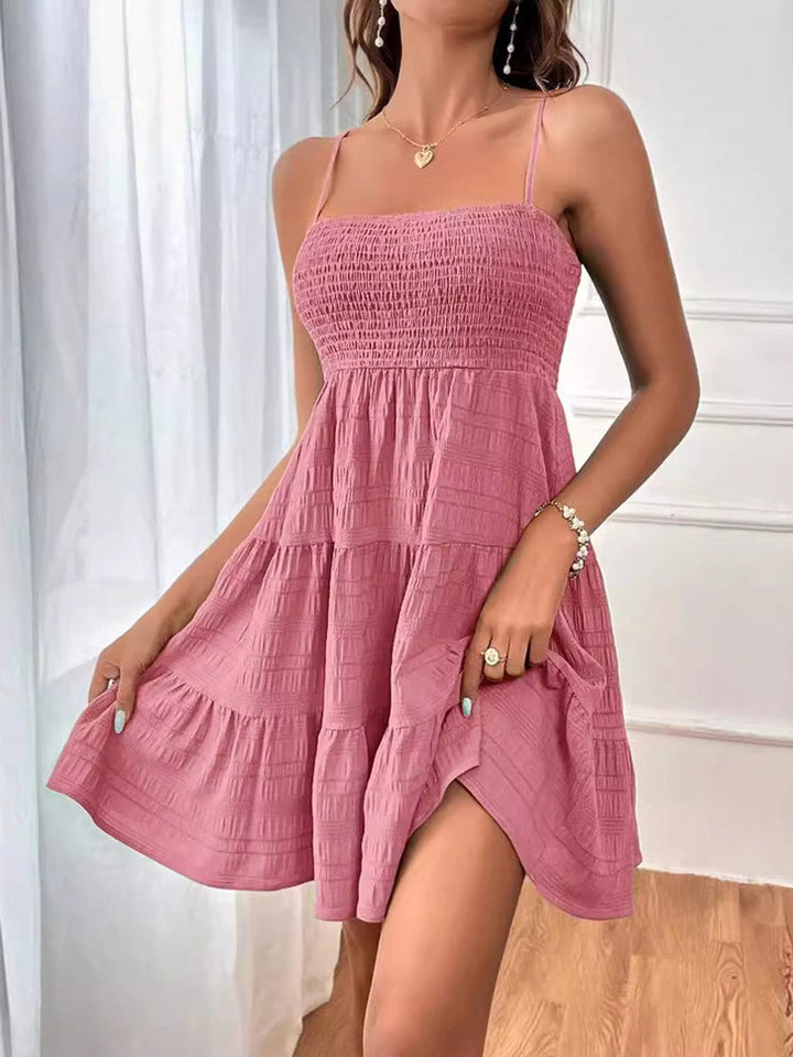 Robe courte plissée à taille élastique, taille haute, à empiècements, à fines bretelles, couleur unie