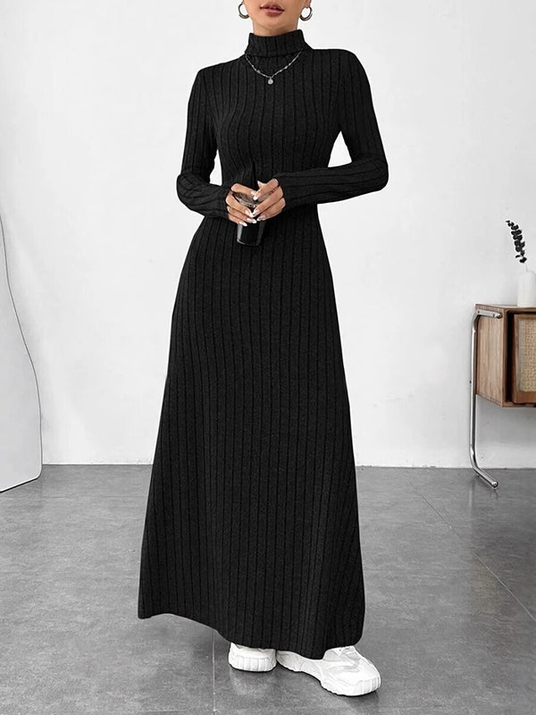 Robe longue plissée à manches longues, à empiècements, à col haut, couleur unie