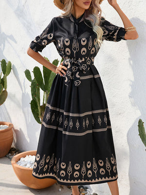 Robe mi-longue boutonnée coupe trapèze, à manches mi-longues, à taille nouée, à col revers