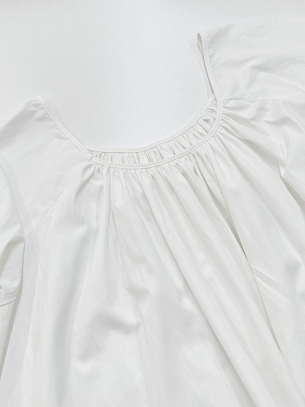 Robe longue ample plissée à manches évasées, à empiècements, à col rond, couleur unie