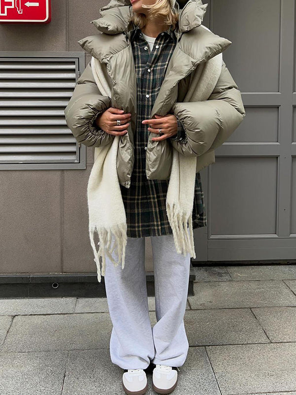 Manteau ample matelassé à manches longues, à empiècements, à capuche, couleur unie