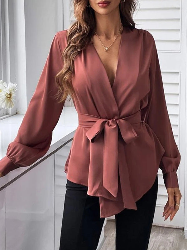 Chemisier ample plissé à manches bouffantes, à empiècements, à taille nouée, à col en V, couleur unie