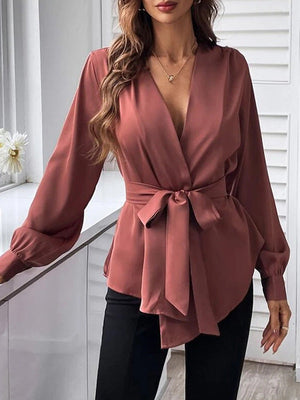 Chemisier ample plissé à manches bouffantes, à empiècements, à taille nouée, à col en V, couleur unie