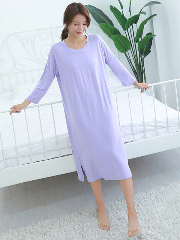 Robe pyjama ample en modal à manches longues et fente sur le côté