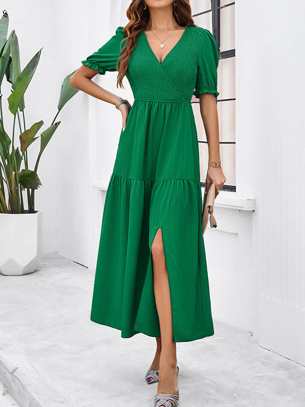 Robe mi-longue plissée coupe trapèze, taille haute, à taille élastique, à empiècements, à col en V, couleur unie
