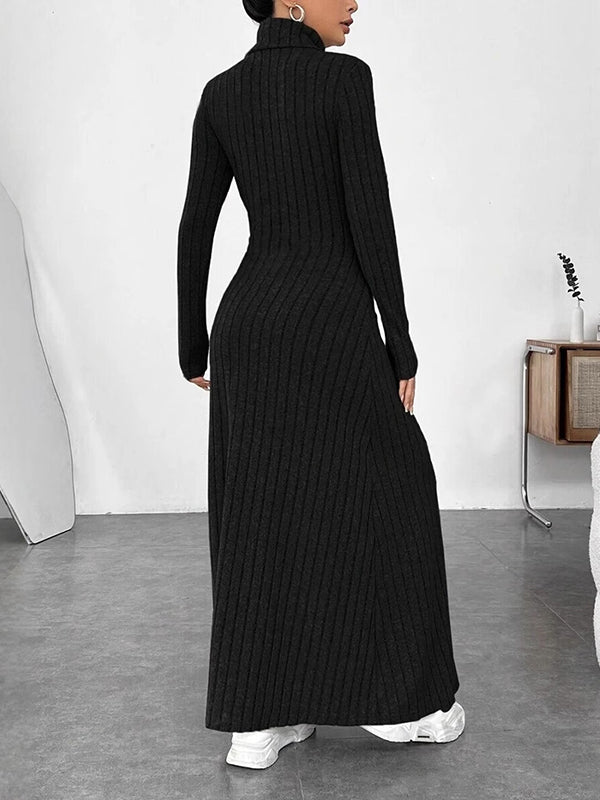 Robe longue plissée à manches longues, à empiècements, à col haut, couleur unie