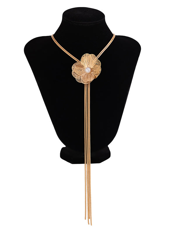 Collier en forme de fleur, à pompons