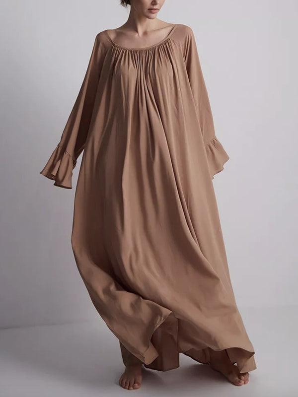 Robe longue plissée coupe trapèze, à manches évasées, à empiècements, à col rond, couleur unie