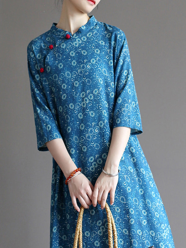 Robe mi-longue originale à col montant et motif floral uni