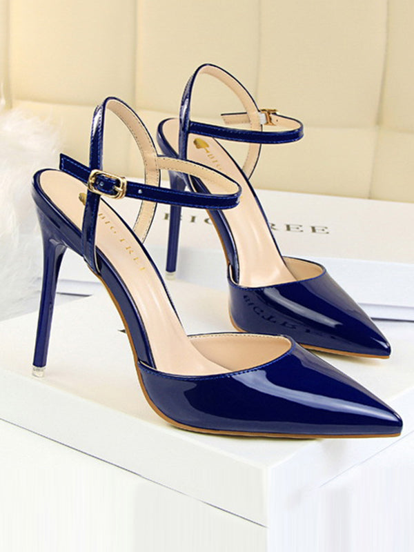 Sandales à talons brillantes à boucle de ceinture, à bout pointu, à empiècements