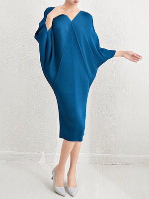 Robe mi-longue ample plissée à manches chauve-souris, à col en V, couleur unie