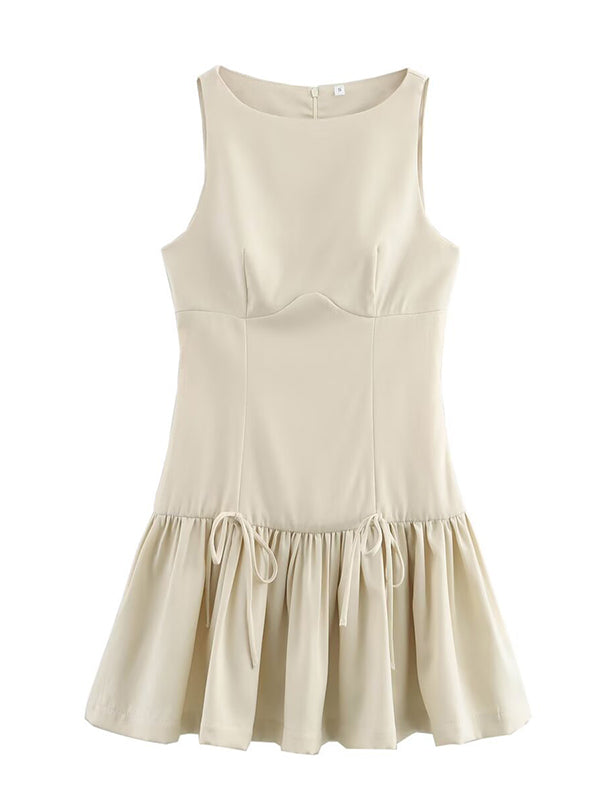 Robe courte ample plissée coupe trapèze, à empiècements, à fermeture éclair, à col rond, couleur unie