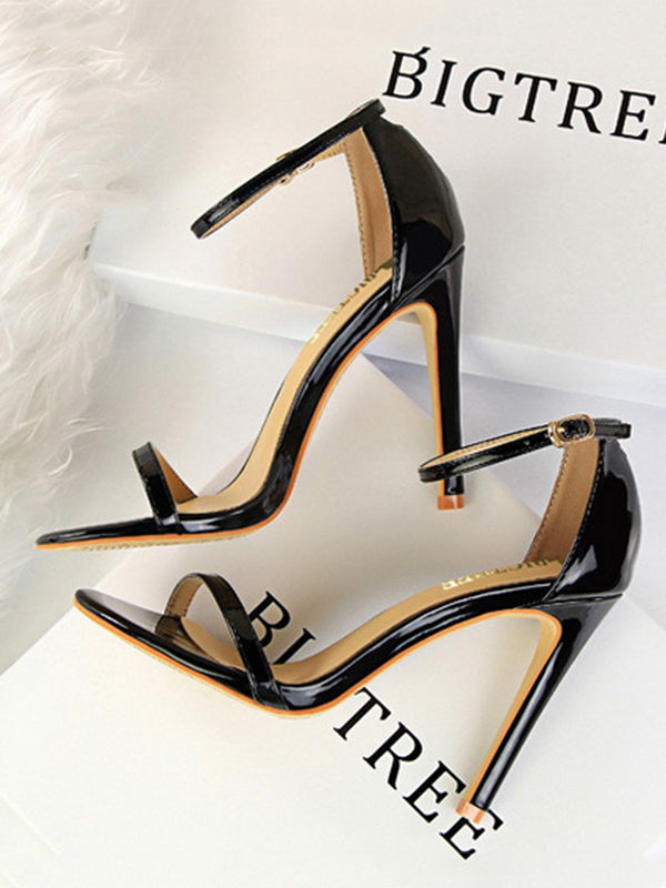 Sandales à talons ajourées à bout ouvert, à empiècements