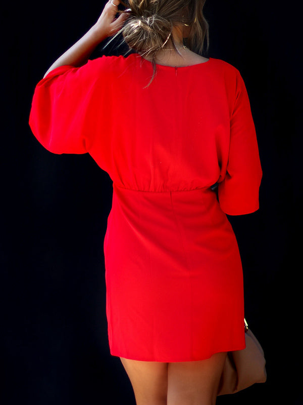 Robe courte plissée à manches chauve-souris, coupe près du corps, à empiècements, à col en V, couleur unie