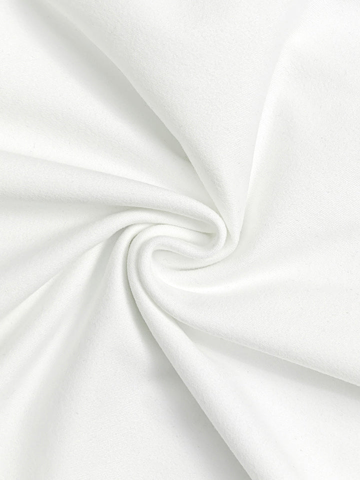 Robe mi-longue asymétrique plissée fendue devant fendue sur le côté à manches longues, à empiècements, à col haut, couleur unie