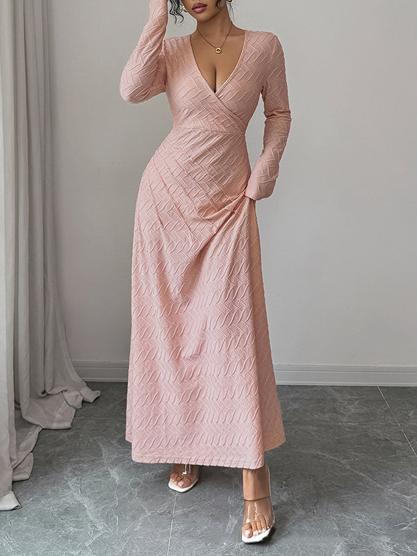 Robe longue plissée taille haute, à manches longues, à décolleté en V profond, couleur unie