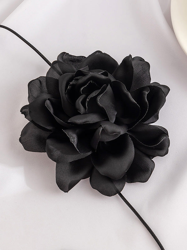 Collier délicat en forme de fleur, à lacets